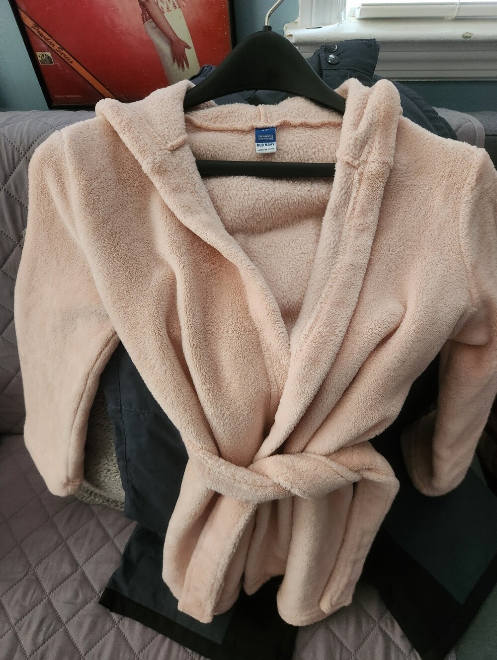 Old NAVY Girls Pink Fluffy Belted Robe Size 8 (M)